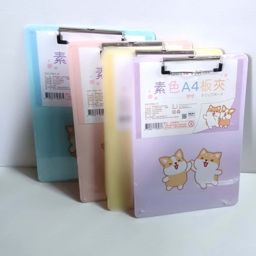 V4718B.P.PK.Y 柴語錄A4板夾 DEC7061B藍-4 V4718B 筆樂柴語錄板夾 A4 藍色